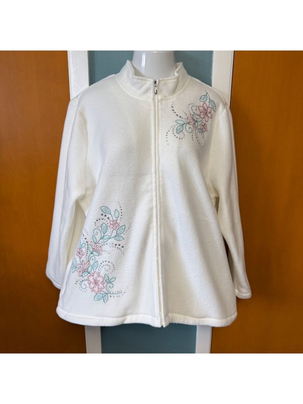 Alfred Dunner 2X Womens Fleece White Floral Embroidered Fleece Jacket Soft Full